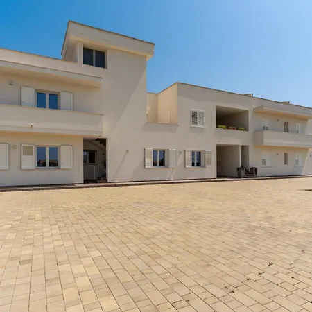 Le Scuderie 5 Apartman *