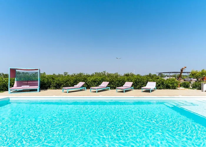 Apartment Le Scuderie 5 *